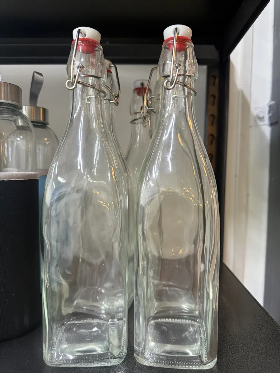 Reusable glass bottles for the Aqualife refill service